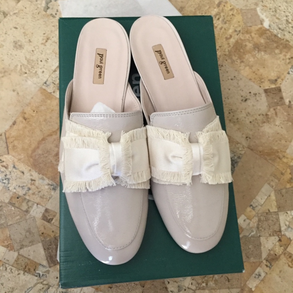 Paul Green Ivory Nude Patent Leather Fringe Bow Mule Loafers Size 9 NIB